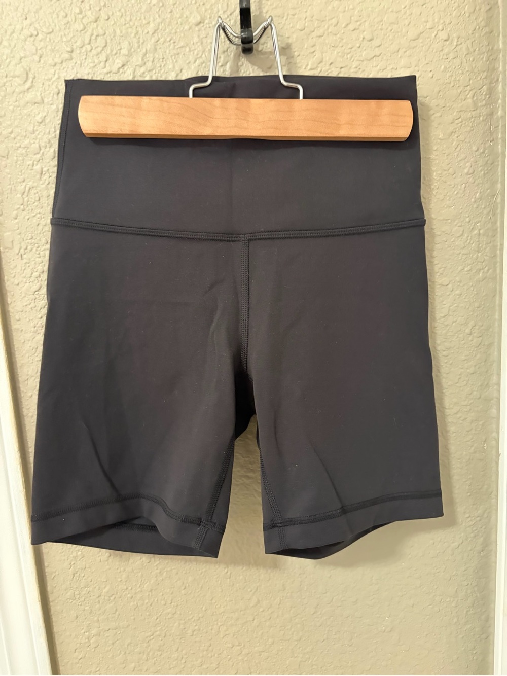 lululemon athletica Black Wunder Train Shorts size 4